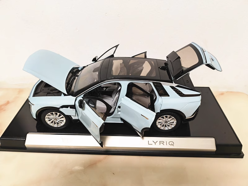 Original factory 1/18 Cadillac LYRIQ diecast scale car model kits SUV electric vehicle alloy car model for  gift