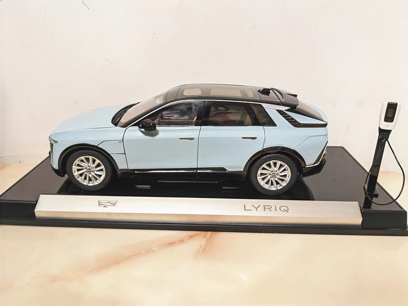Original factory 1/18 Cadillac LYRIQ diecast scale car model kits SUV electric vehicle alloy car model for  gift