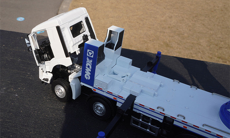 1:35 XCMG SQZ4500 Diecast Heavy-Duty Folding Arm Truck Crane Model for Collectible Gift