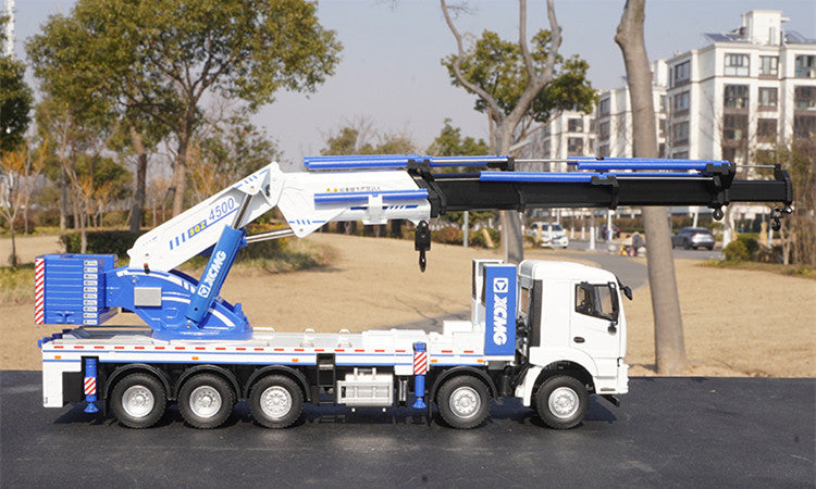 1:35 XCMG SQZ4500 Diecast Heavy-Duty Folding Arm Truck Crane Model for Collectible Gift