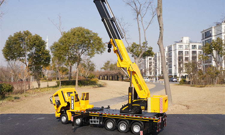1:35 XCMG SQZ4500 Diecast Heavy-Duty Folding Arm Truck Crane Model for Collectible Gift