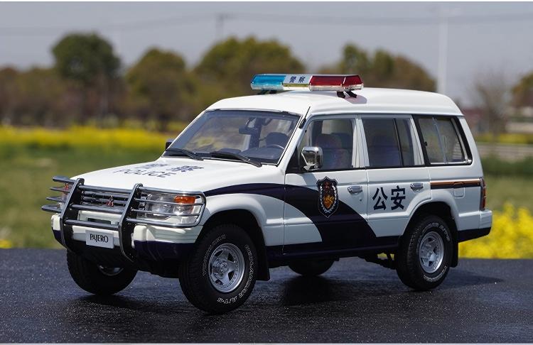 Original Factory 1:18 Mitsubishi Pajero V31 Metal Jeep Collectible SUV Car Model, Limited Edition 1:18 Off-road Sunyork Pajeo Model Car