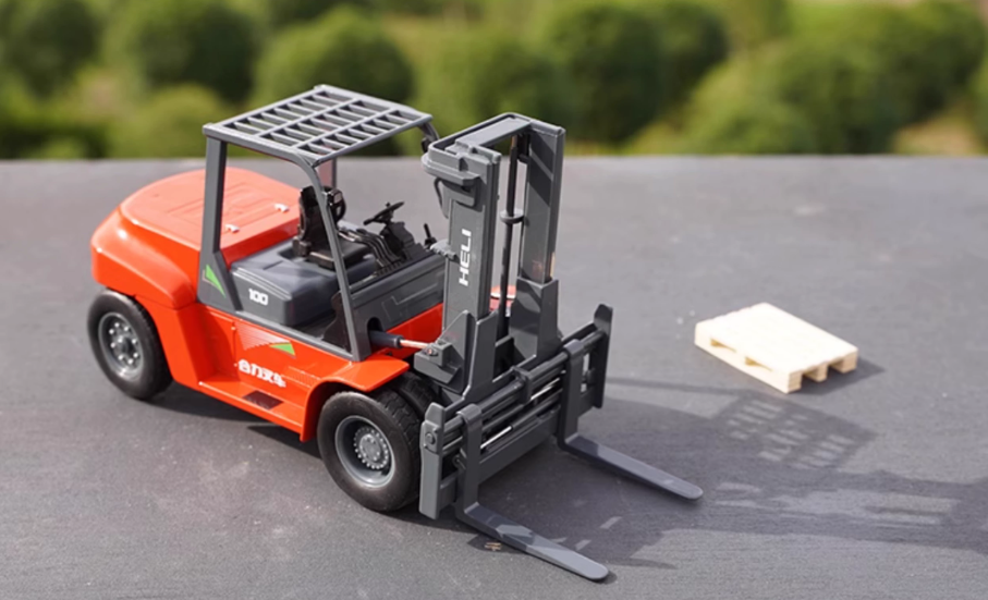 Original high quality 1:25 HELI G-Series 10T collectible forklift model – Realistic Heavy-Duty Alloy Construction Replica