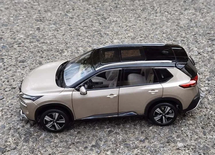 Authentic 1:18 Nissan X-Trail 2021 Alloy SUV CAR Model with Opening Doors & Detailed Interior