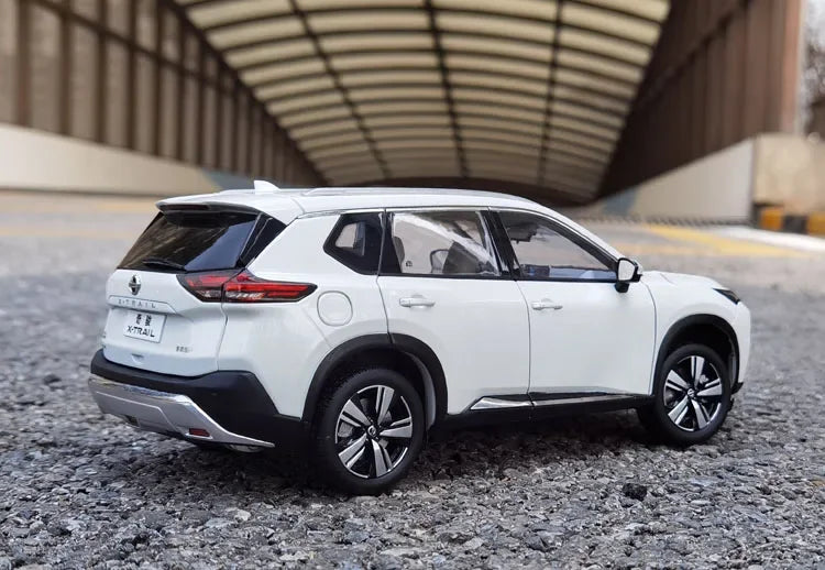 Authentic 1:18 Nissan X-Trail 2021 Alloy SUV CAR Model with Opening Doors & Detailed Interior