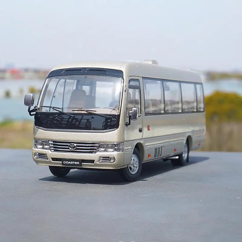 Original Factory 1:24 Golden Dragon Diecast Minibus Model, Alloy Mid-size Collectible Coach Miniature for Gift, Promotion