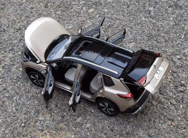 Authentic 1:18 Nissan X-Trail 2021 Alloy SUV CAR Model with Opening Doors & Detailed Interior