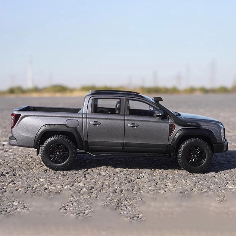 High simulation 1:18 Scale Original CNHTC Boloen S9 4X4 SUV off road Pickup Truck Model for Collectors Gifts Souvenir Decoration