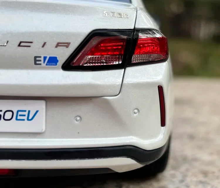 High Classic Authentic 1:18 Nissan Venucia D60EV Diecast Car Models with Alloy Body, Opening Doors, Interior Details for Gift