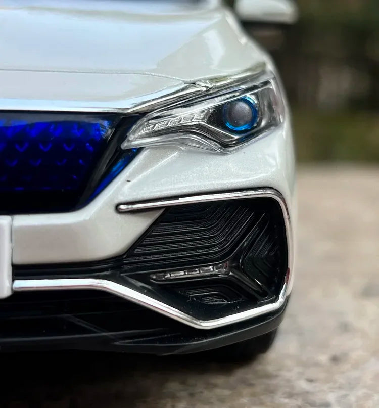 High Classic Authentic 1:18 Nissan Venucia D60EV Diecast Car Models with Alloy Body, Opening Doors, Interior Details for Gift