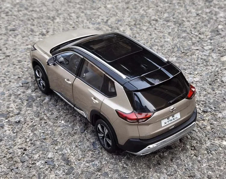 Authentic 1:18 Nissan X-Trail 2021 Alloy SUV CAR Model with Opening Doors & Detailed Interior
