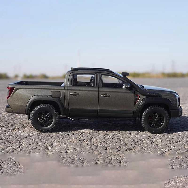 High simulation 1:18 Scale Original CNHTC Boloen S9 4X4 SUV off road Pickup Truck Model for Collectors Gifts Souvenir Decoration