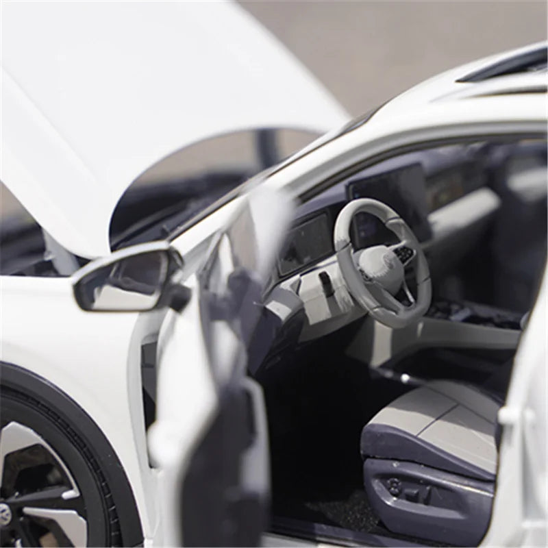 High Quality 1:18 VW Tiguan L PRO SUV Alloy Car Mode for Collection Kids Gifts Decoration Display