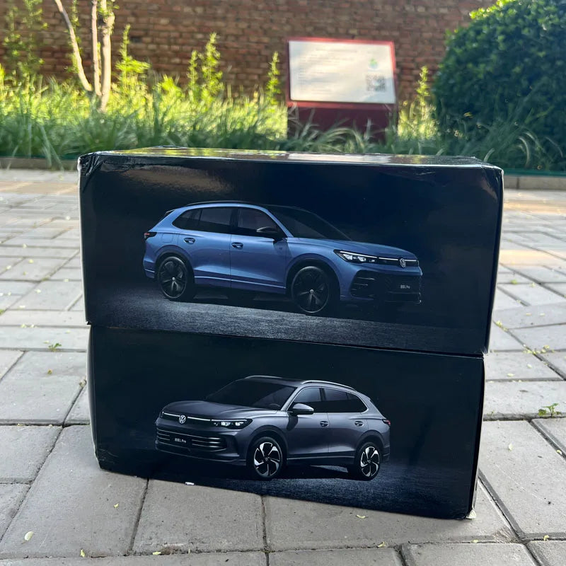 Original Factory 1:18 Volkswagen Tiguan L Pro R-Line 2024 Diecast SUV Model with Opening Parts & Detailed Interior