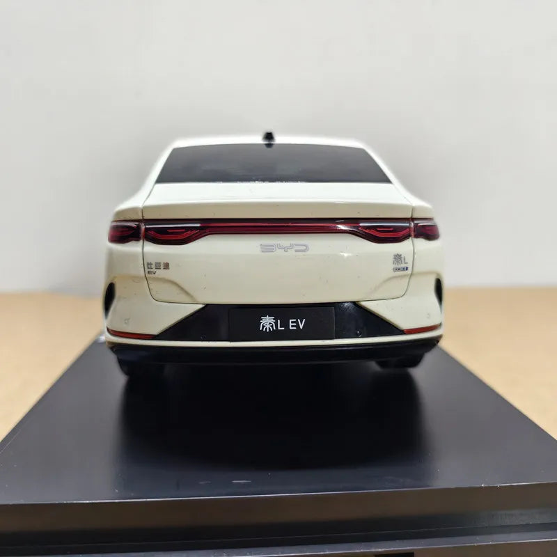 High Simulation 1:18 BYD QinL EV 2025 Alloy Model – Realistic Electric Car Collectible & Display Replica