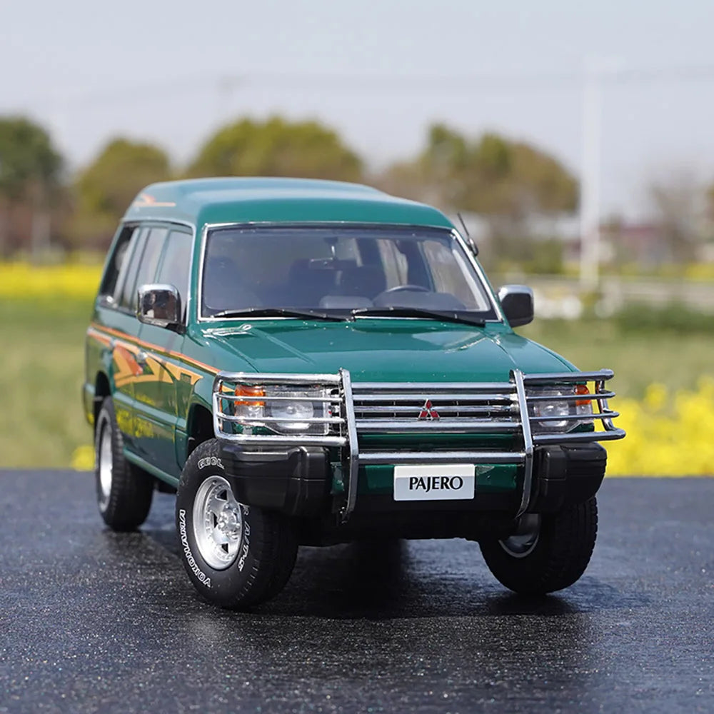 Original Factory 1:18 Mitsubishi Pajero V31 Metal Jeep Collectible SUV Car Model, Limited Edition 1:18 Off-road Sunyork Pajeo Model Car