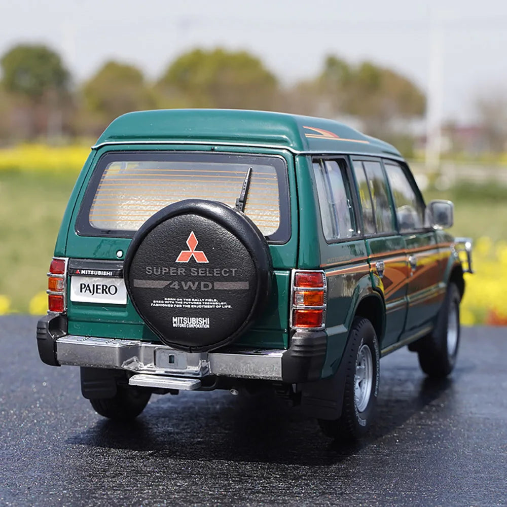 Original Factory 1:18 Mitsubishi Pajero V31 Metal Jeep Collectible SUV Car Model, Limited Edition 1:18 Off-road Sunyork Pajeo Model Car