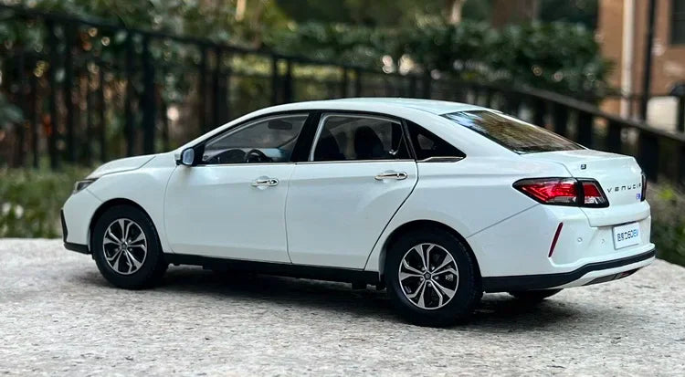 High Classic Authentic 1:18 Nissan Venucia D60EV Diecast Car Models with Alloy Body, Opening Doors, Interior Details for Gift