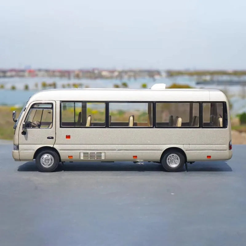 Original Factory 1:24 Golden Dragon Diecast Minibus Model, Alloy Mid-size Collectible Coach Miniature for Gift, Promotion