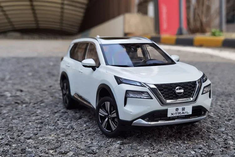 Authentic 1:18 Nissan X-Trail 2021 Alloy SUV CAR Model with Opening Doors & Detailed Interior