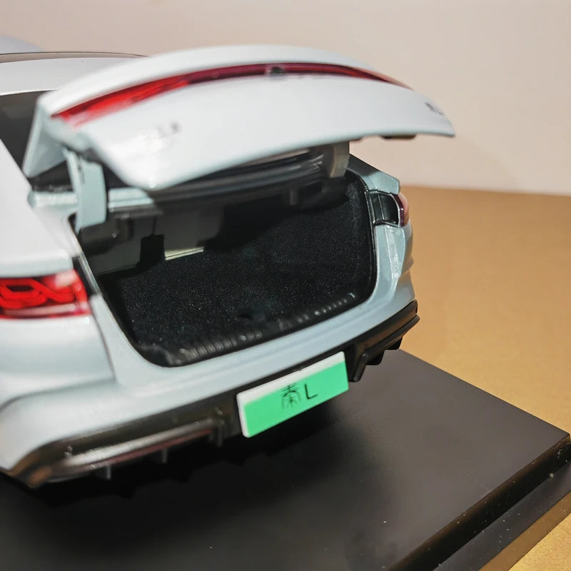 BYD Qin L 2024 Original 1:18 Diecast Sedan Model for Display & Collection