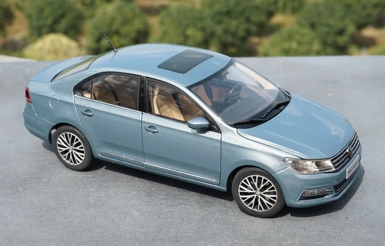 Diecast 1/18 Scale SAIC Volkswagen New Santana 2017 Alloy Car Model Toys for Boys Gift Collection Display