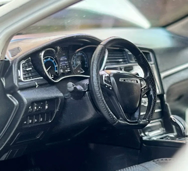 High Classic Authentic 1:18 Nissan Venucia D60EV Diecast Car Models with Alloy Body, Opening Doors, Interior Details for Gift