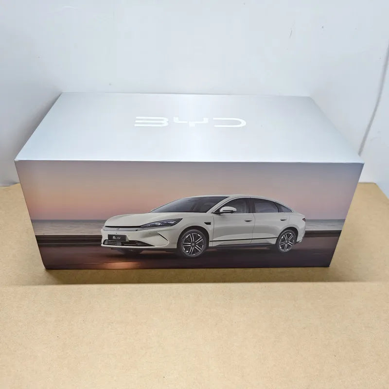 High Simulation 1:18 BYD QinL EV 2025 Alloy Model – Realistic Electric Car Collectible & Display Replica