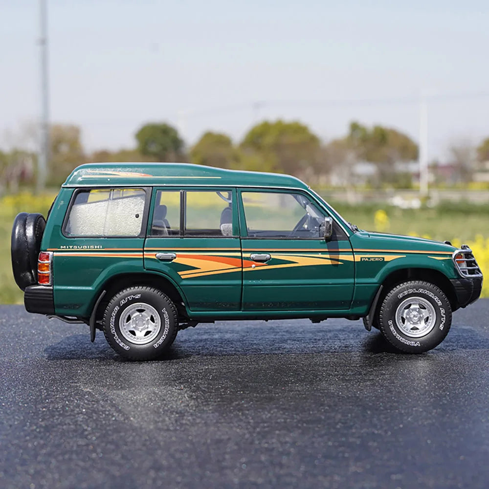 Original Factory 1:18 Mitsubishi Pajero V31 Metal Jeep Collectible SUV Car Model, Limited Edition 1:18 Off-road Sunyork Pajeo Model Car