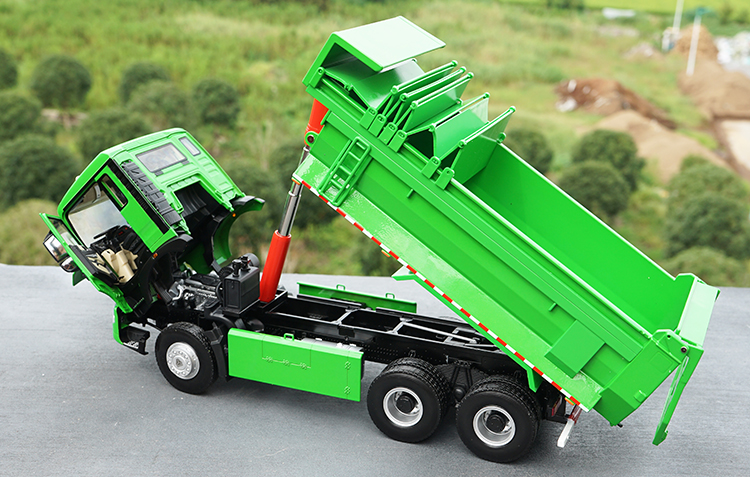 high detail collectiable 1:24 HOWO TX alloy tipper truck model for gift, collection, display