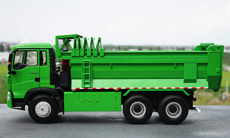 high detail collectiable 1:24 HOWO TX alloy tipper truck model for gift, collection, display