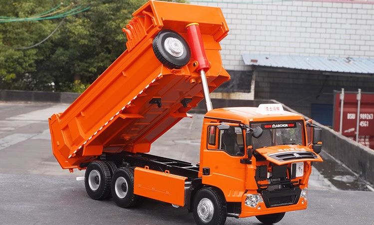 high detail collectiable 1:24 HOWO TX alloy tipper truck model for gift, collection, display
