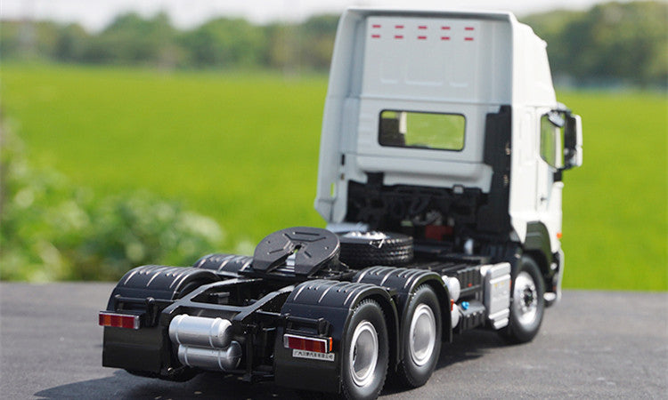 High quality collectiable 1:24 Hino 700 tractor Truck Model for collection, gift, demonstration