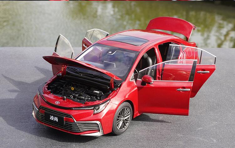 Original factory 118 GAC TOYOTA 2021 Lingshang diecast alloy red car model for gift, collection