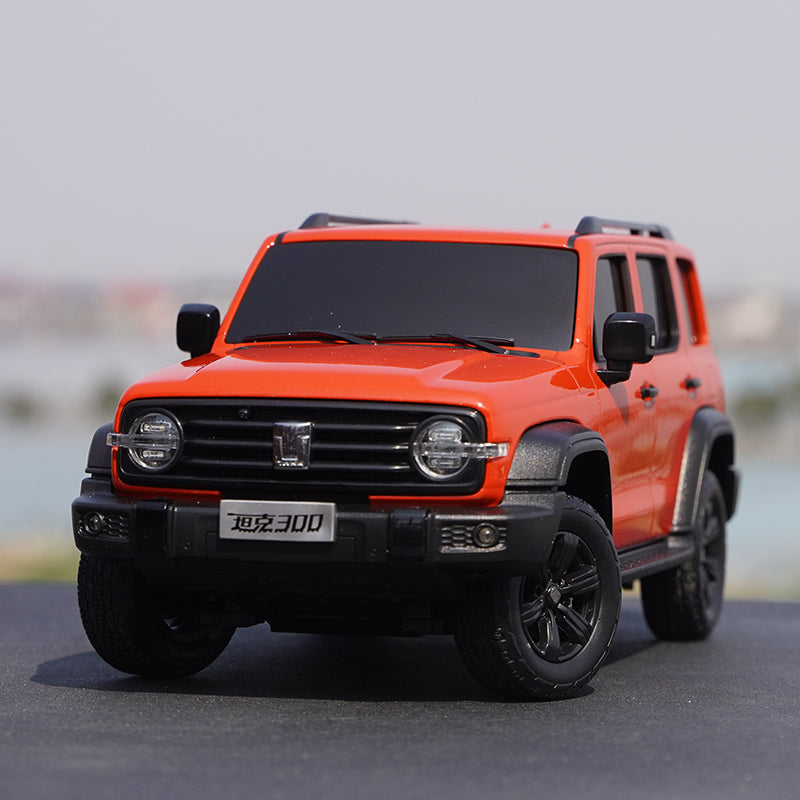 Original factory 1:18 Great Wall tank 300 hardcore SUV Bluetooth Diecast remote control car model for gift, collection