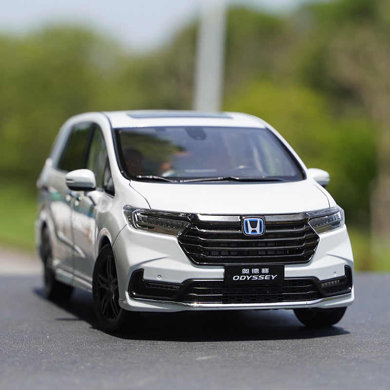 Original factory 1:18 HONDA ODYSSEY hybrid 2022 diecast white/silver classic MPV car model for birthday gift