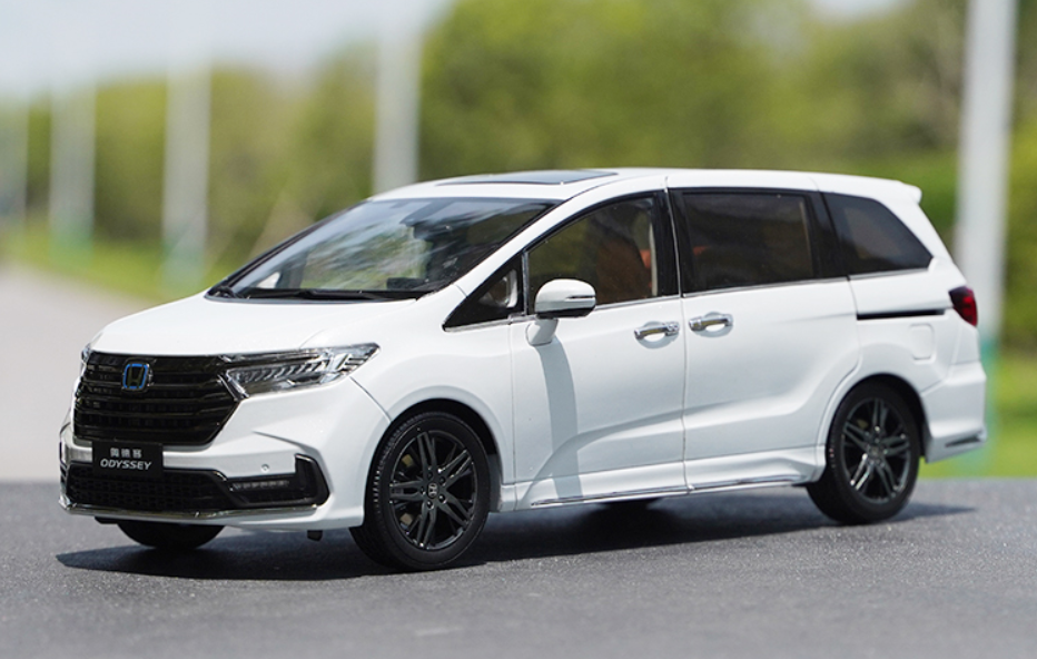 Original factory 1:18 HONDA ODYSSEY hybrid 2022 diecast white/silver classic MPV car model for birthday gift