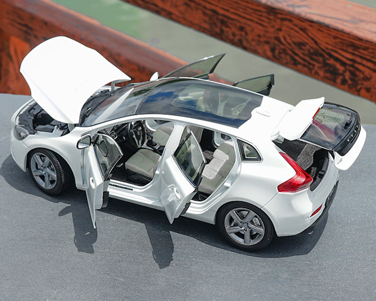 Original factory authentic 1 18 VOLVO V40 wagon diecast car model