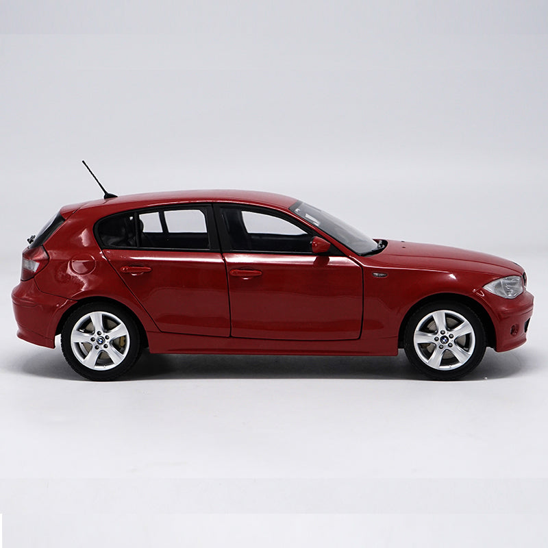 Original factory authentic Kyosho BMW 1 series 1:18 120i BMW Series car model for collection, gift, toys