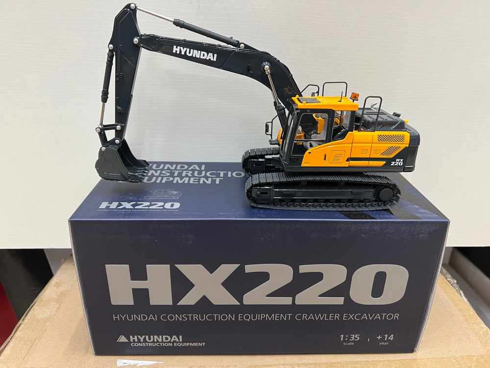 original factory 1:35 HYUNDAI HX220 die cast scale excavator model alloy engineering truck excavator miniature kits for kids toy