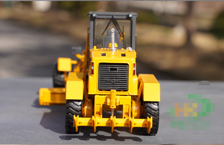 Original factory 1:35 Tiangong PY200G diecast grader truck model, zinc alloy construction model for toy, gift