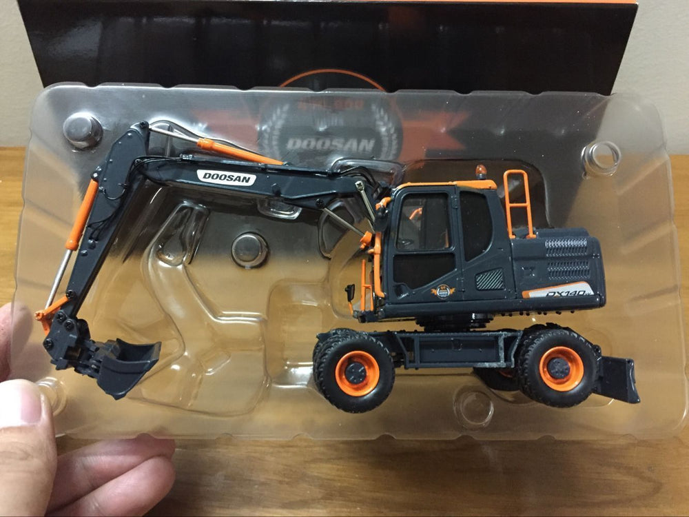 RARE UH8137 1 50 Doosan Dx140w Wheeled Excavator Diecast Toy Model Black Editon