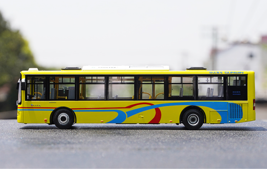 Original factory 1:42 Shanghai Shenwo diecast city bus model Shenwo Square model 6116HG alloy bus model for gift