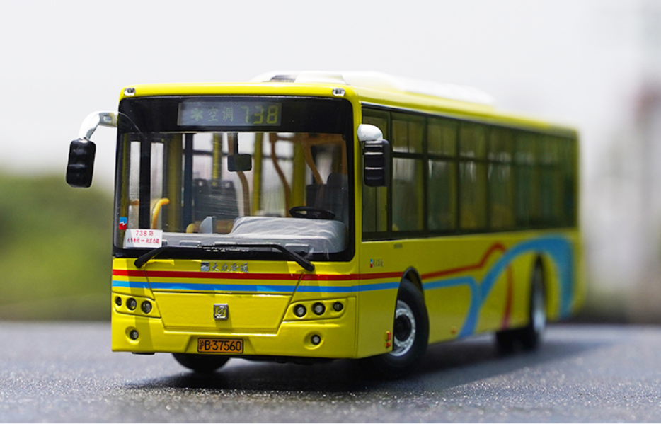 Original factory 1:42 Shanghai Shenwo diecast city bus model Shenwo Square model 6116HG alloy bus model for gift