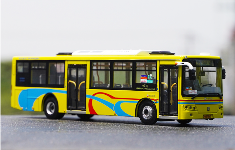 Original factory 1:42 Shanghai Shenwo diecast city bus model Shenwo Square model 6116HG alloy bus model for gift