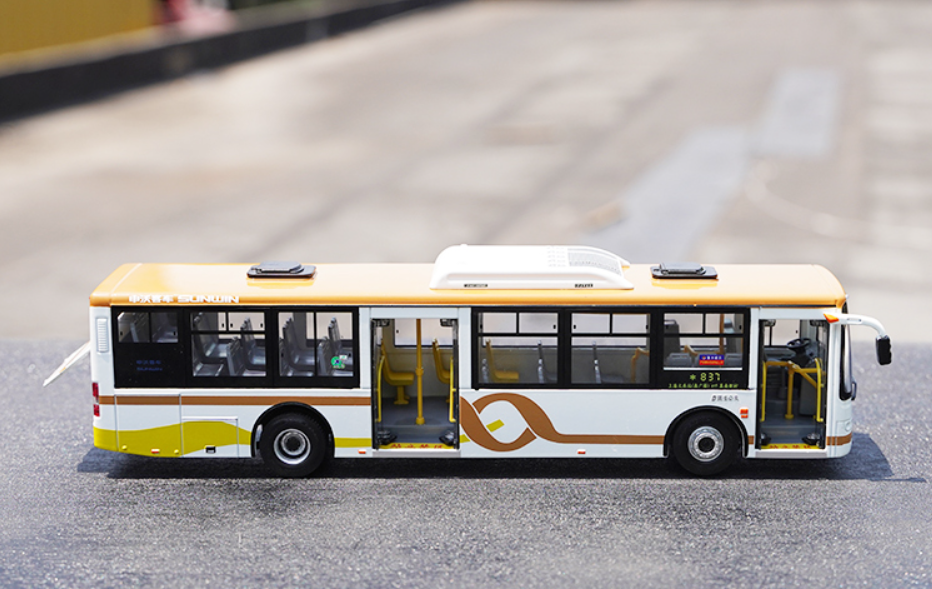 Original factory 1:42 Shanghai Shenwo diecast city bus model Shenwo Square model 6116HG alloy bus model for gift