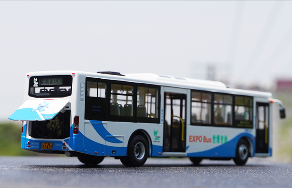 Original factory 1:42 Shanghai Shenwo diecast city bus model Shenwo Square model 6116HG alloy bus model for gift