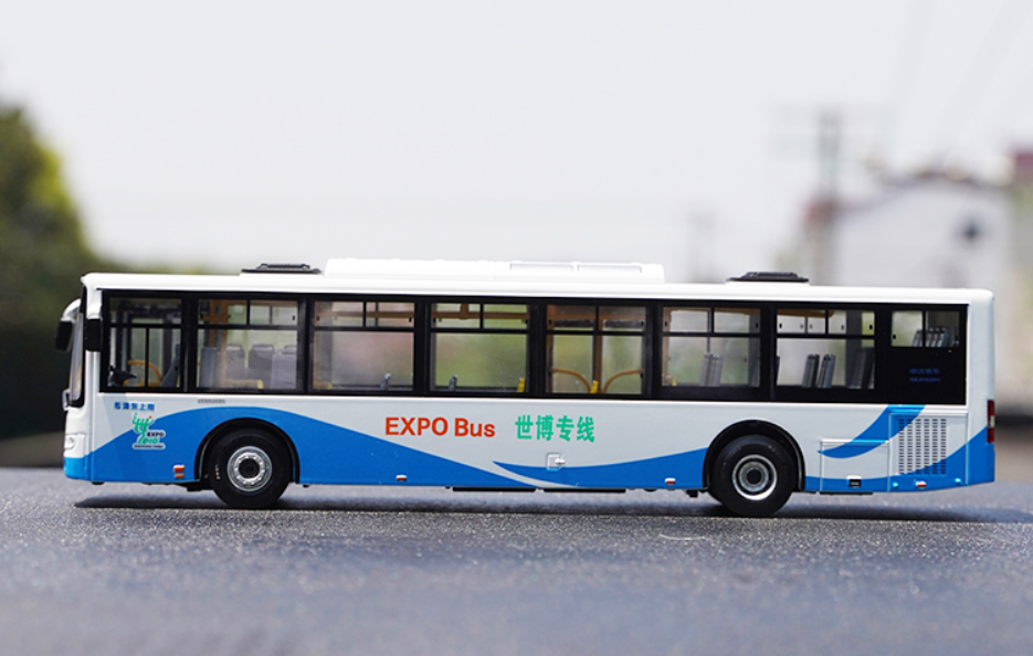 Original factory 1:42 Shanghai Shenwo diecast city bus model Shenwo Square model 6116HG alloy bus model for gift