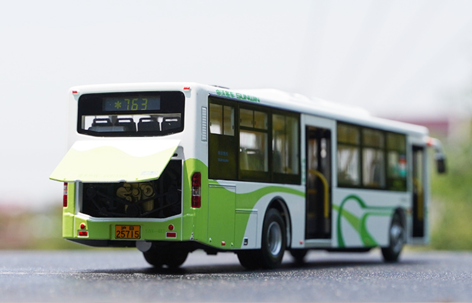 Original factory 1:42 Shanghai Shenwo diecast city bus model Shenwo Square model 6116HG alloy bus model for gift