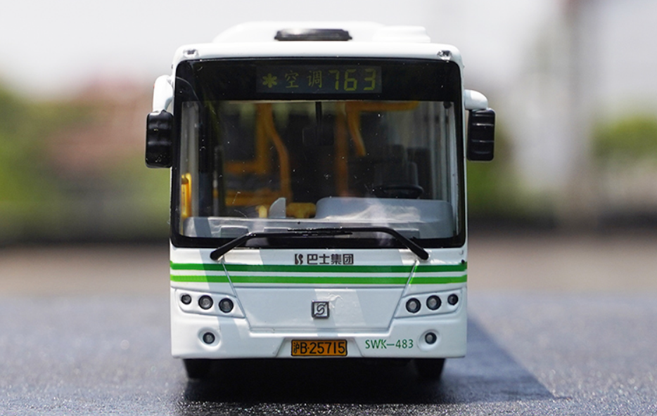 Original factory 1:42 Shanghai Shenwo diecast city bus model Shenwo Square model 6116HG alloy bus model for gift